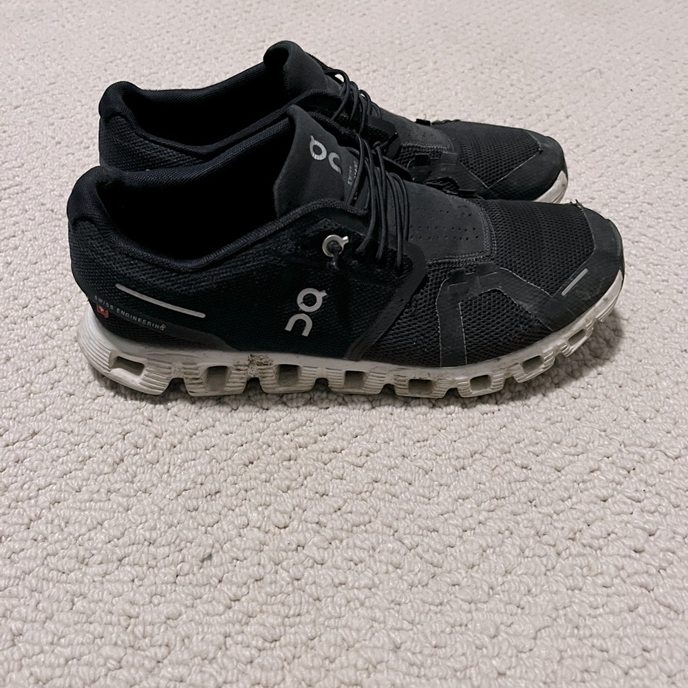 On cloud tennis shoes